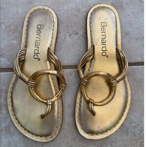 Bernardo Matrix Thong Sandals Medieval Nappa Gold O-Ring Women’s Size 6 Rare